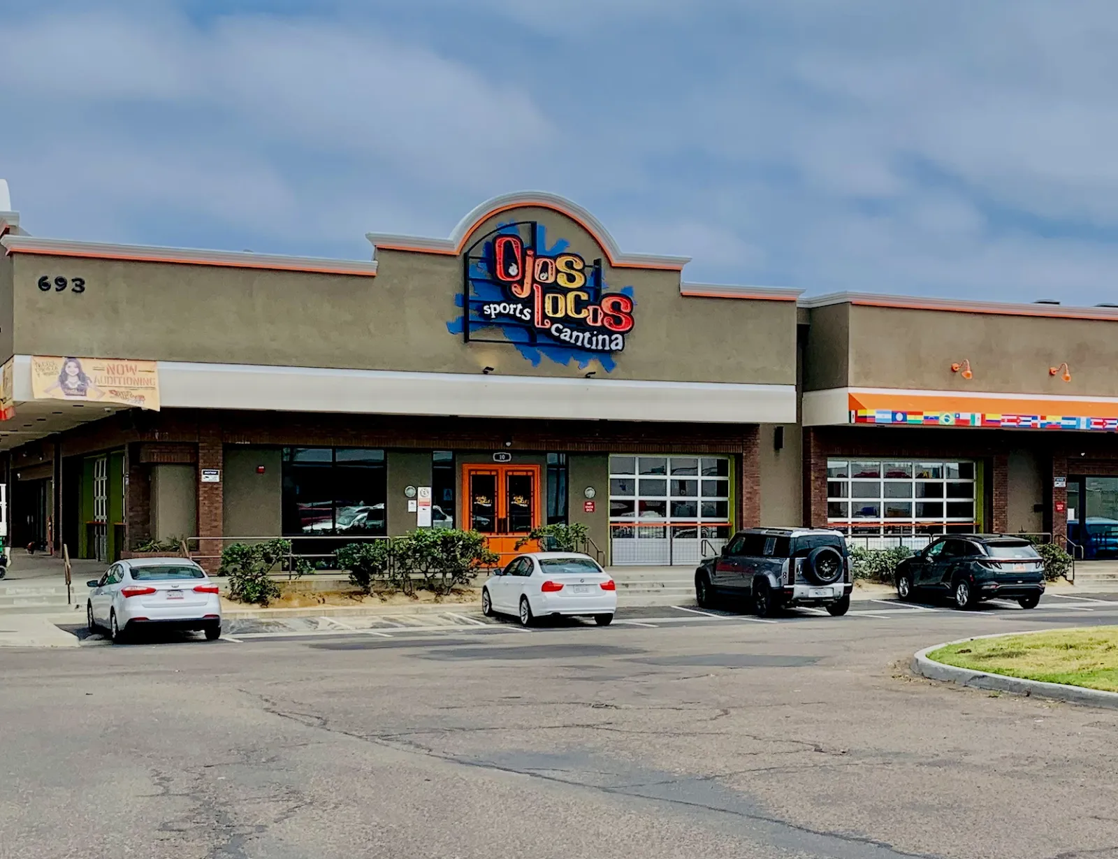 Ojos Locos Sports Cantina (Chula Vista) - Image 4