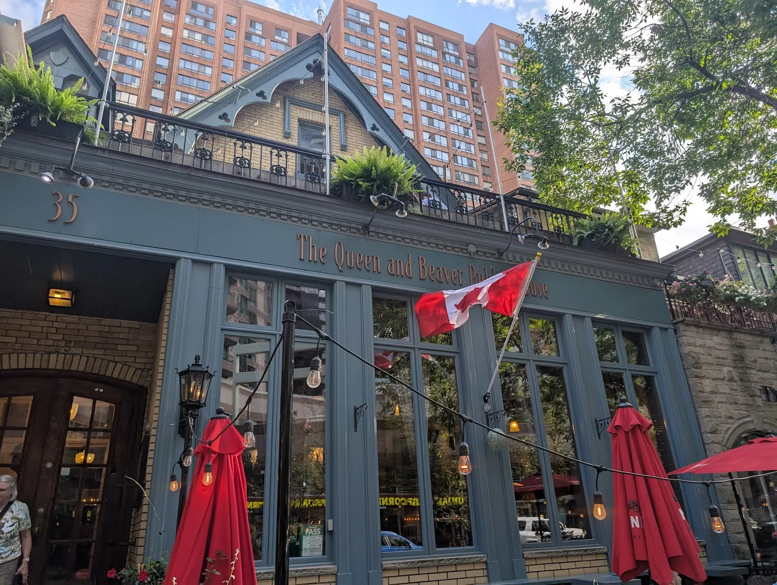 The Queen and Beaver Public House - Image 4
