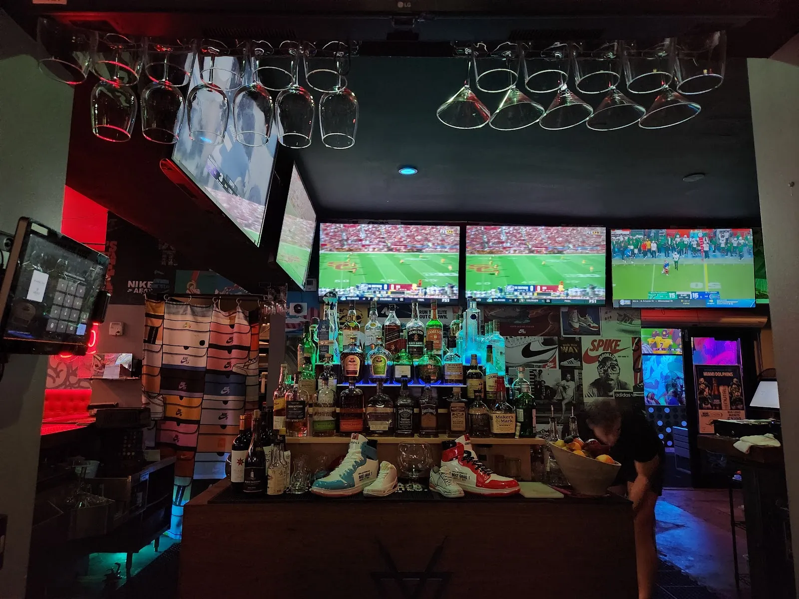 Grails Sports Bar - Image 4