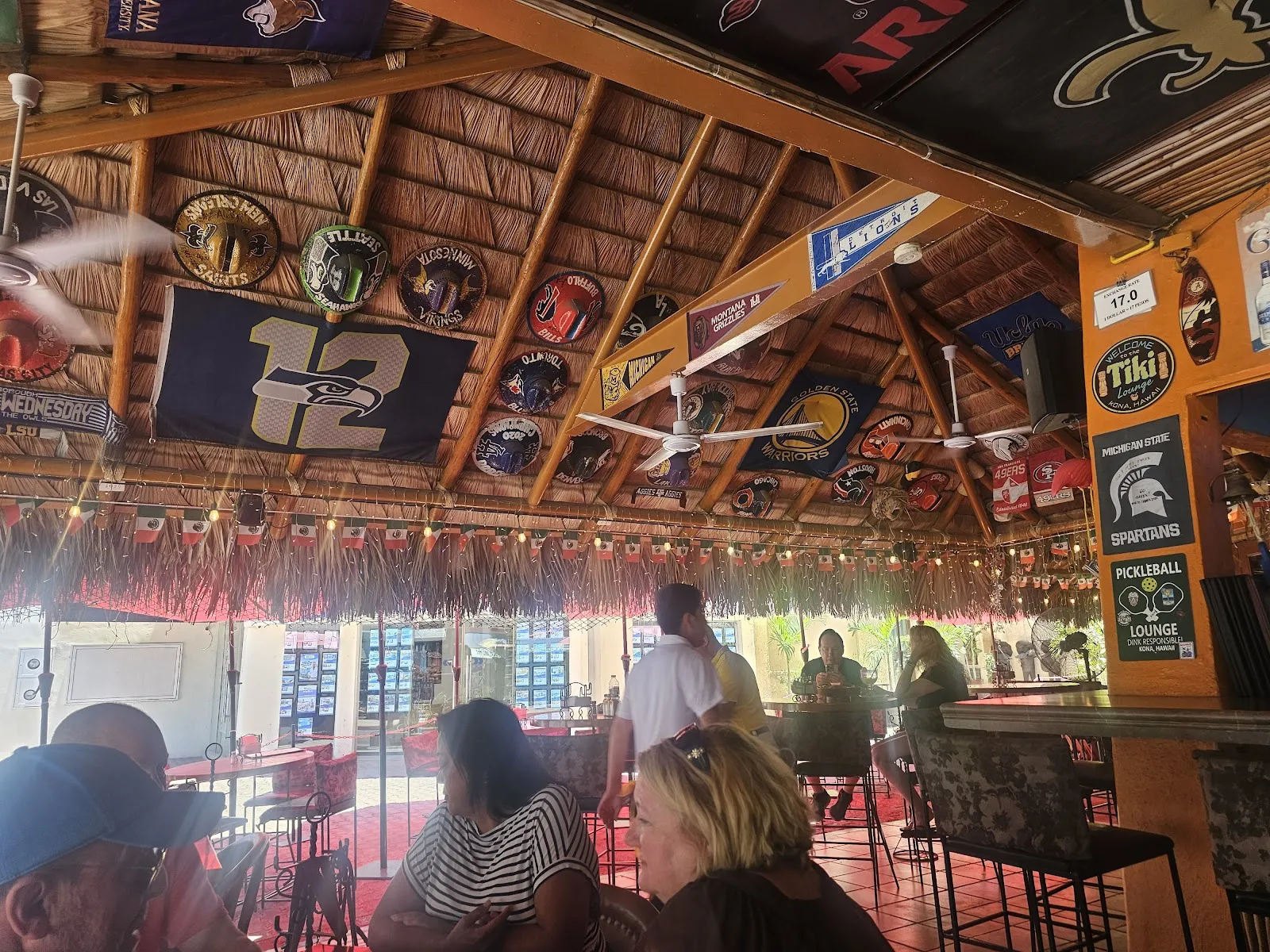 Cabo Cantina Sports Bar Restaurant - Image 4